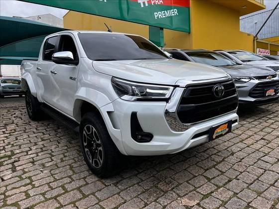 TOYOTA HILUX 2.8 D-4D TURBO DIESEL CD SRX PLUS 4X4 AUTOMÁTICO